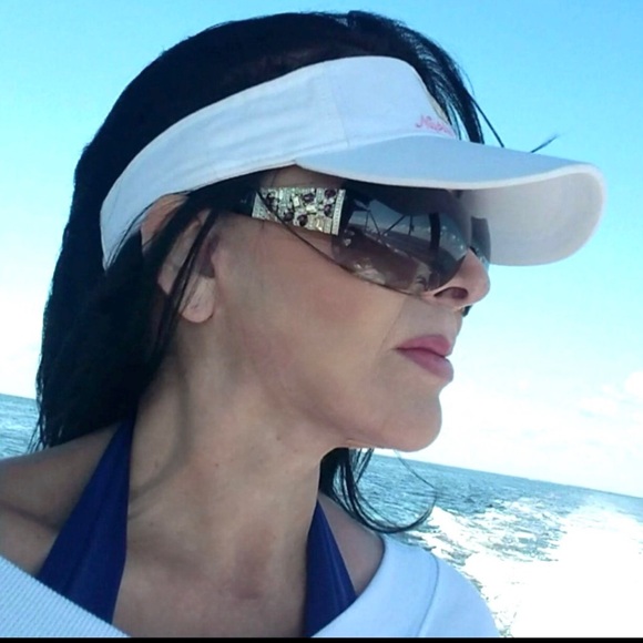 Meet your Posher, Lydia - Picture 2 of 14